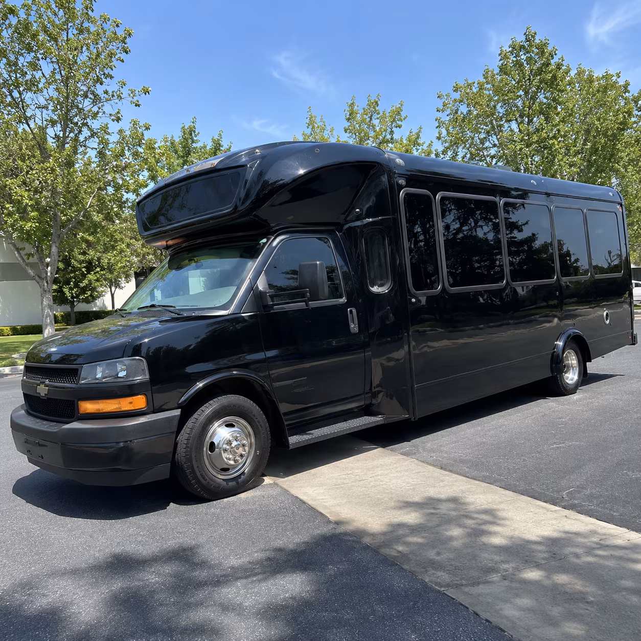 bentonville 15 passenger party bus