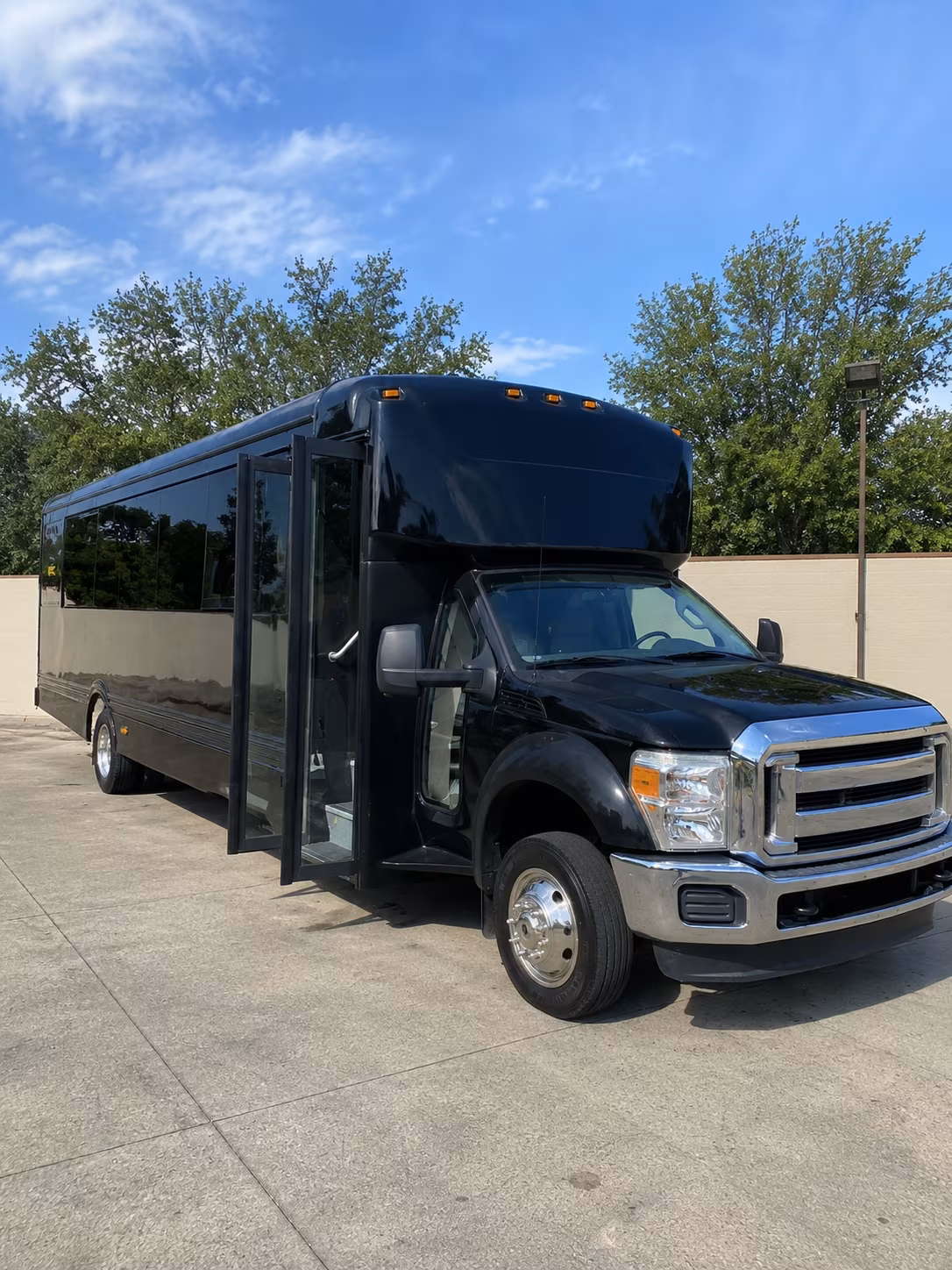 bentonville 20 passenger party bus